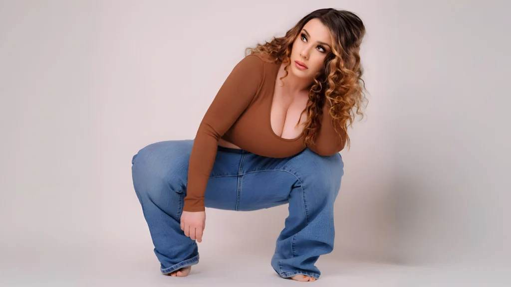 Romi Chase: Bold Glamour, Unapologetic Symphony Romi Chase: Bold Glamour, Unapologetic Symphony