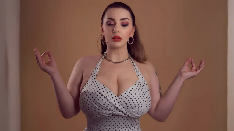 Romi Chase: Bold Glamour, Unapologetic Symphony