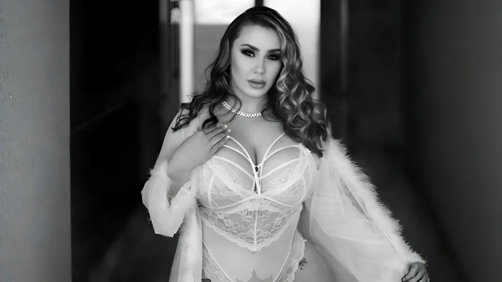 Romi Chase: Bold Glamour, Unapologetic Symphony Romi Chase: Bold Glamour, Unapologetic Symphony