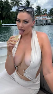 How Nina Woolley Built a 276K Empire on Natural Beauty