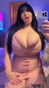 How Tally Rain Turned 35lbs of Natural Beauty into a Digital Empire