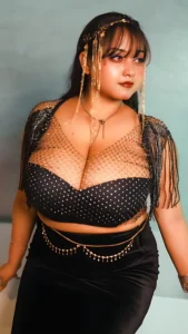 Varsha Mallick and the Art of Letting Curves Speak