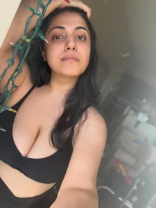 Rashmi Van: The Sexy Healer, Naturally Beautiful