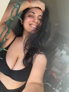 Rashmi Van: The Sexy Healer, Naturally Beautiful