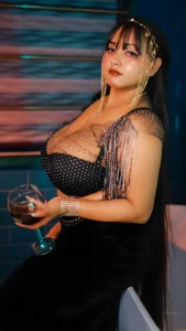 Varsha Mallick and the Art of Letting Curves Speak