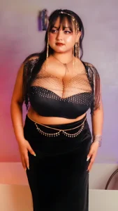 Varsha Mallick and the Art of Letting Curves Speak