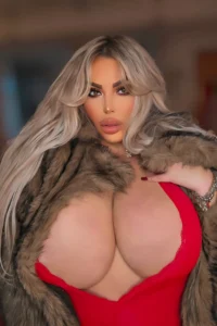 Claudia Fattorini: Naples' Curvy Barbie with Big Curves