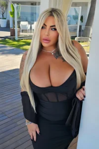 Claudia Fattorini: Naples' Curvy Barbie with Big Curves