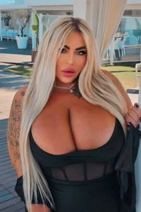 Claudia Fattorini: Naples' Curvy Barbie with Big Curves