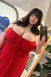 How Tally Rain Turned 35lbs of Natural Beauty into a Digital Empire