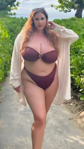 Lauren Sangster: Unstoppable Big Curves Conquer Instagram