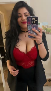 Rashmi Van: The Sexy Healer, Naturally Beautiful