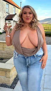 How Laura Morgan Built a 177K Empire on Curves