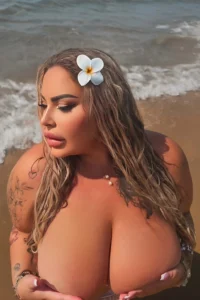 Claudia Fattorini: Naples' Curvy Barbie with Big Curves