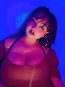 Varsha Mallick and the Art of Letting Curves Speak