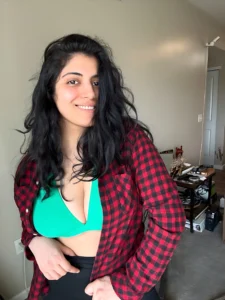 Rashmi Van: The Sexy Healer, Naturally Beautiful