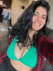 Rashmi Van: The Sexy Healer, Naturally Beautiful