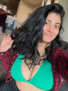 Rashmi Van: The Sexy Healer, Naturally Beautiful