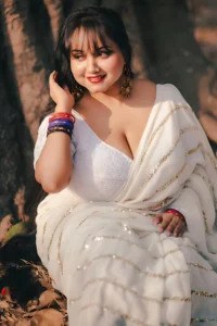 Varsha Mallick and the Art of Letting Curves Speak