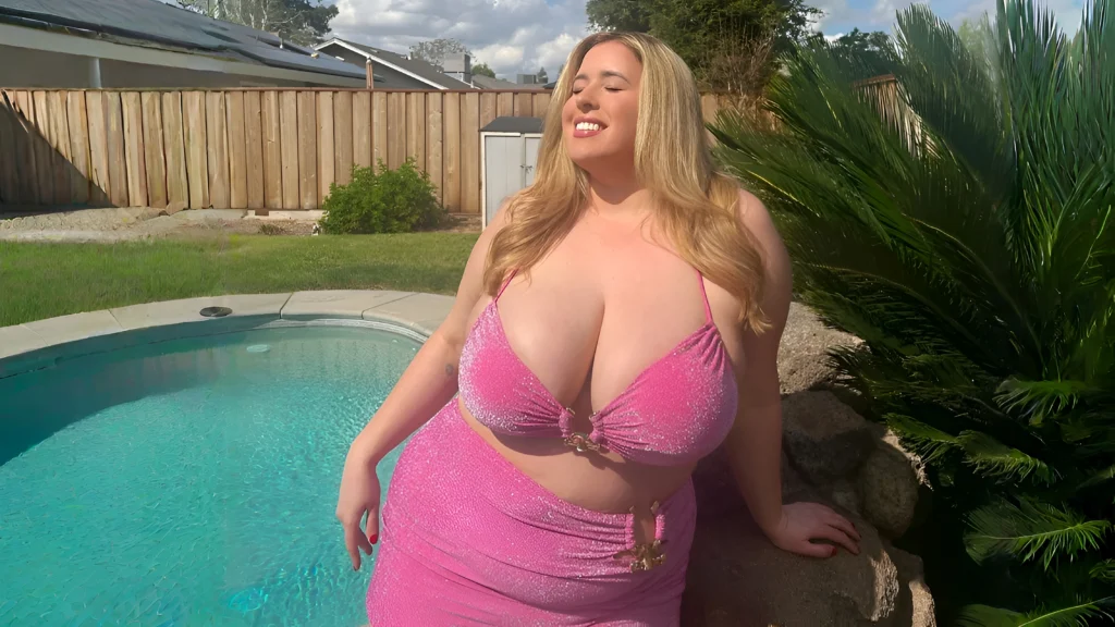 Lauren Sangster: Unstoppable Big Curves Conquer Instagram