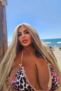Claudia Fattorini: Naples' Curvy Barbie with Big Curves