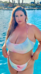 Lauren Sangster: Unstoppable Big Curves Conquer Instagram