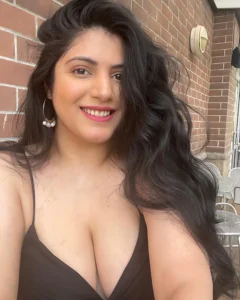 Rashmi Van: The Sexy Healer, Naturally Beautiful