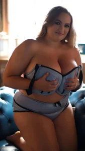 Sara Willis: The 40-Year-Old Redefining Instagram Beauty