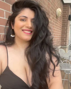 Rashmi Van: The Sexy Healer, Naturally Beautiful