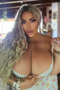 Claudia Fattorini: Naples' Curvy Barbie with Big Curves