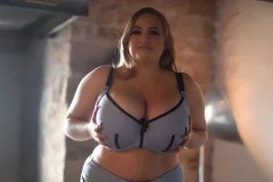 Sara Willis: The 40-Year-Old Redefining Instagram Beauty