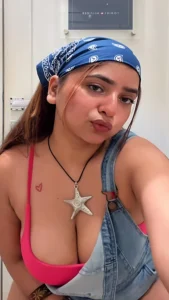 Anjali: 40K Fans, and Curves That Speak Louder Than Words