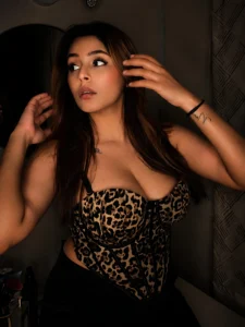 Rachna: Mumbai Charm and Natural Curves