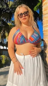 Harley Stein and Her Natural 34J Curves