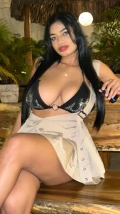Alhana Pulido: Restless Girl to 32K Natural Curves Cam Star