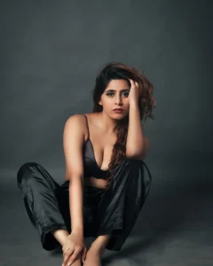 Rachna: Mumbai Charm and Natural Curves