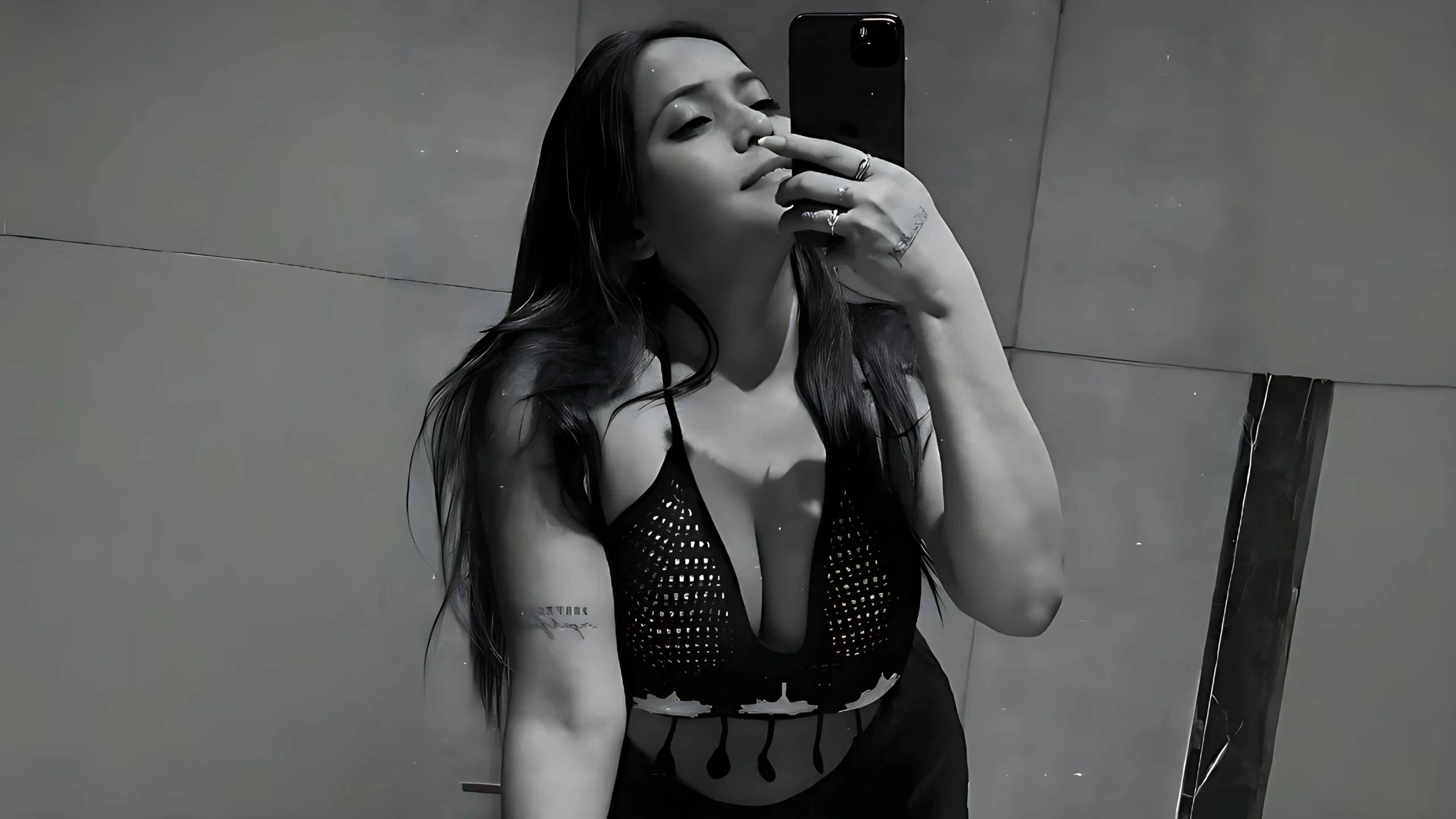 Riya: Sassy Journey Through Dance, Fashion, and Natural Curves