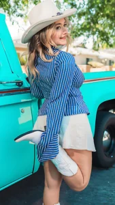 Harley Stein and Her Natural 34J Curves